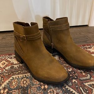 Clarks booties women’s size 11